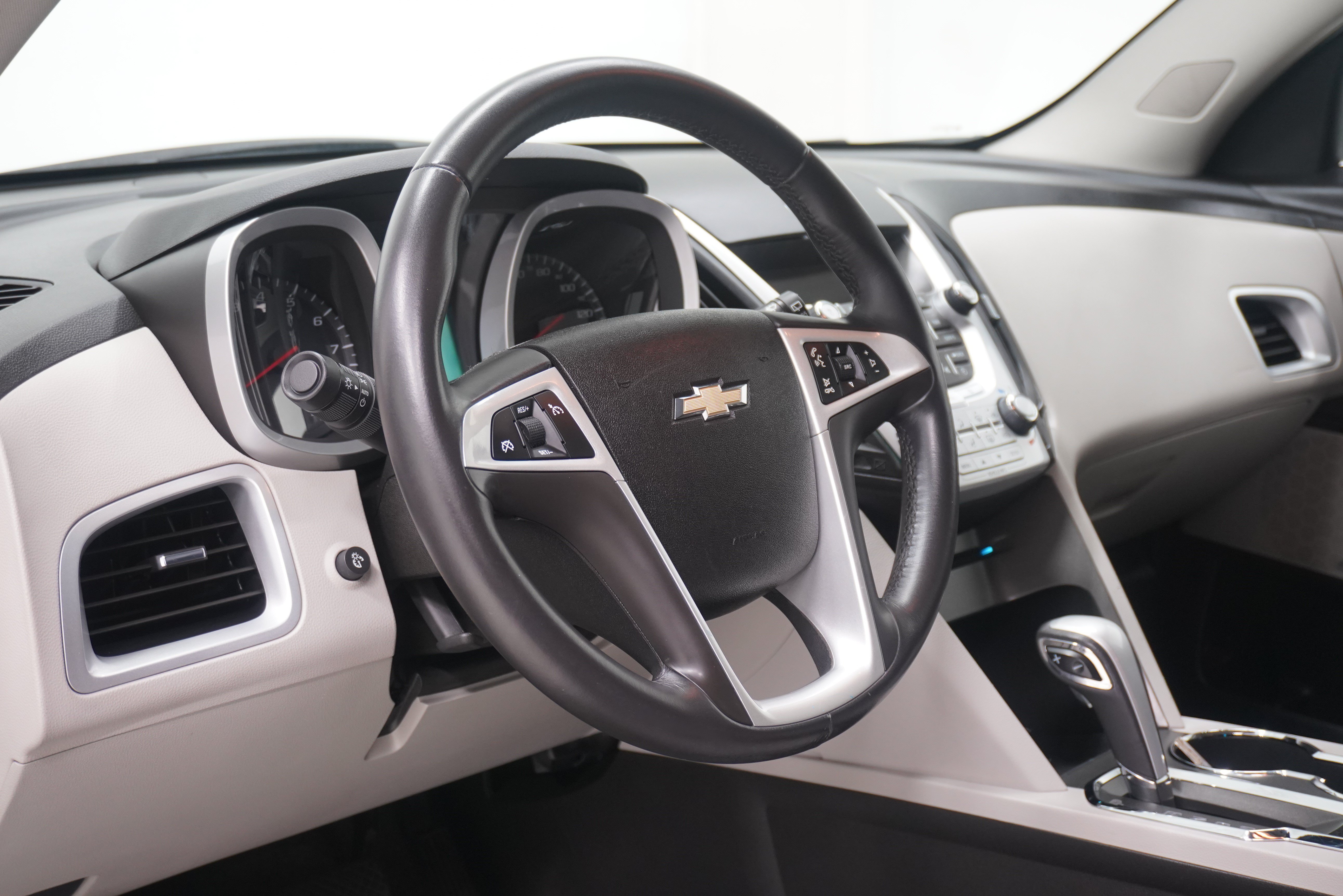 Used 2010 Chevrolet Equinox LT FWD image 10