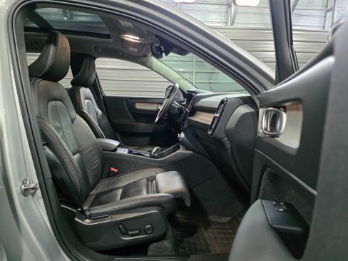 Used 2023 Volvo XC40 B5 Ultimate image 14
