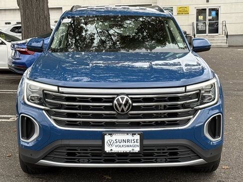 Used 2025 Volkswagen Atlas SE w/ Black Wheel Package image 4