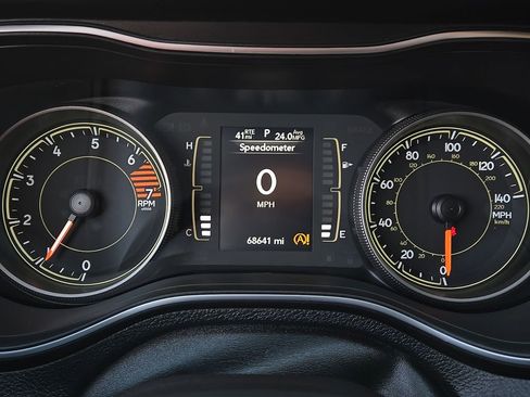 Used 2019 Jeep Cherokee Latitude Plus image 19