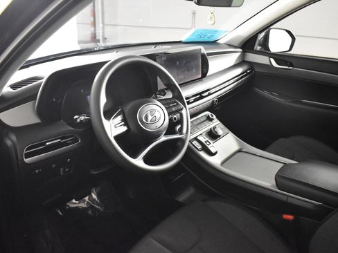 Used 2023 Hyundai Palisade SE image 2