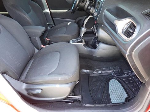 Used 2015 Jeep Renegade Latitude w/ Popular Equipment Group FWD image 20