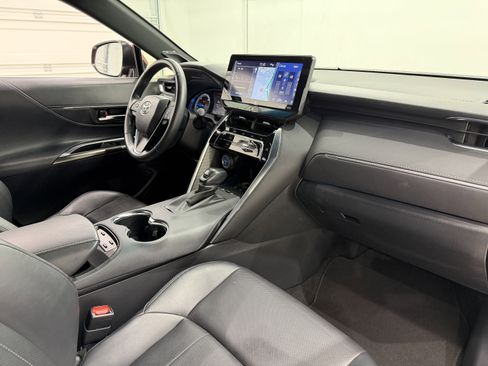 Used 2021 Toyota Venza XLE w/ Softex Package image 22