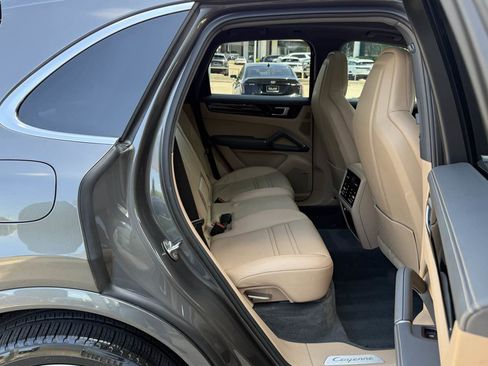 Used 2019 Porsche Cayenne image 44