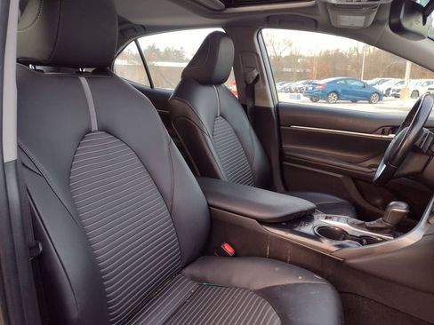 Used 2019 Toyota Camry SE image 16