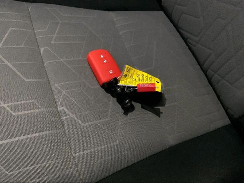 Used 2021 Toyota Tacoma TRD Off-Road w/ Technology Package image 14