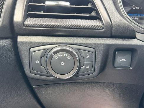 Used 2018 Ford Fusion SE w/ Equipment Group 201A FWD image 22