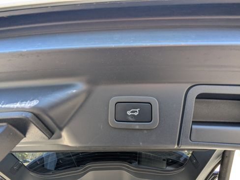 Used 2022 Land Rover Range Rover Velar S image 17