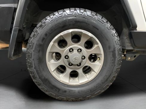 Used 2012 Toyota FJ Cruiser 4WD image 16