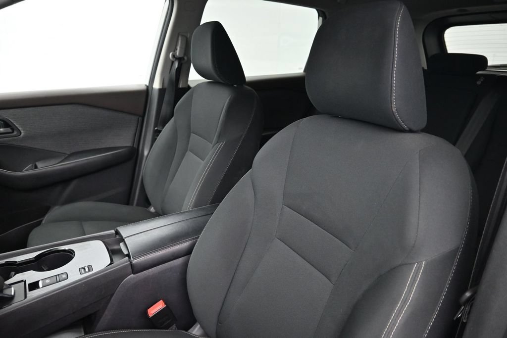 Used 2023 Nissan Rogue S FWD image 11