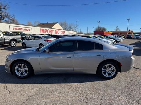 Used 2018 Dodge Charger SXT RWD image 6
