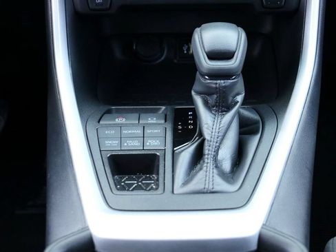 Used 2025 Toyota RAV4 XLE AWD/4WD image 28