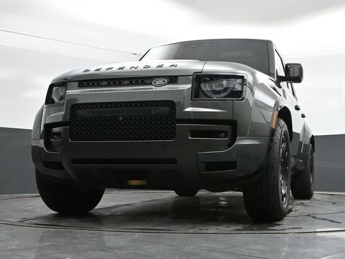 Used 2025 Land Rover Defender 110 AWD/4WD image 44