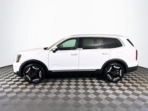 Certified 2023 Kia Telluride S image 4