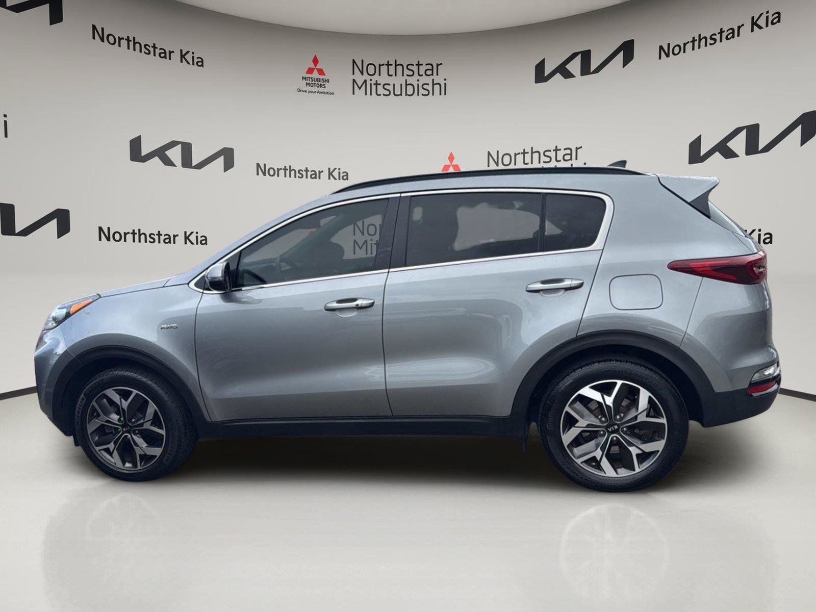 Used 2022 Kia Sportage EX w/ EX Technology Package AWD/4WD image 3