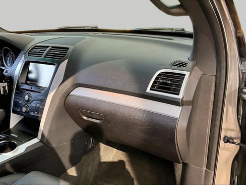 Used 2014 Ford Explorer XLT w/ Equipment Group 202A FWD image 18