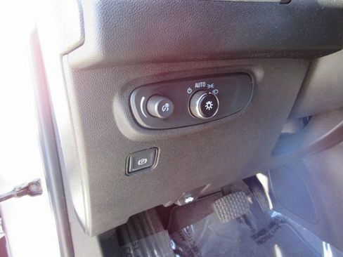 Used 2021 GMC Terrain SLE w/ Driver Convenience Package image 13