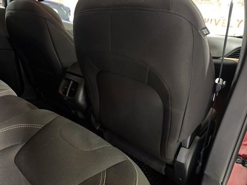 Used 2017 Jeep Cherokee Latitude w/ Comfort/Convenience Group image 37