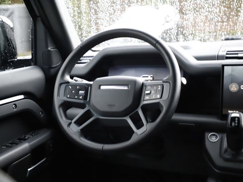 Certified 2025 Land Rover Defender 110 X-Dynamic SE image 19