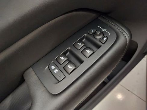 New 2025 Volvo XC60 B5 Plus w/ Climate Package image 23