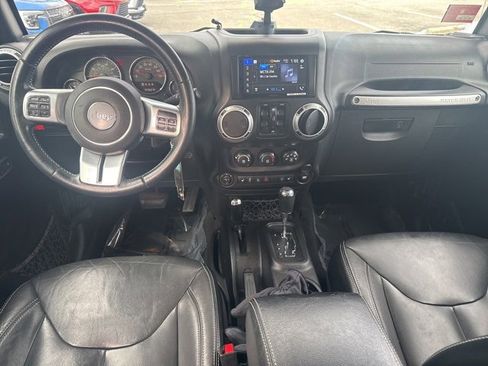 Used 2016 Jeep Wrangler Unlimited Rubicon image 32