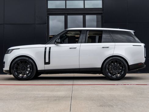 Used 2025 Land Rover Range Rover SE AWD/4WD image 9