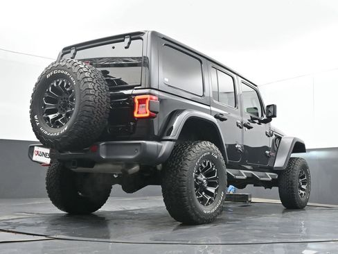 Used 2018 Jeep Wrangler Unlimited Rubicon w/ Dual Top Group AWD/4WD image 45