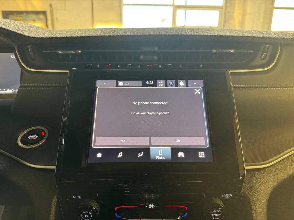 New 2025 Jeep Grand Cherokee Laredo X AWD/4WD image 19