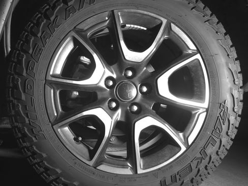 Used 2025 Jeep Compass Trailhawk image 14