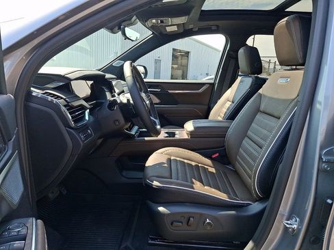 Used 2026 GMC Acadia Denali Ultimate w/ LPO, Floor Liner Package AWD/4WD image 15