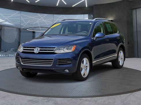 Used 2012 Volkswagen Touareg TDI AWD/4WD image 2