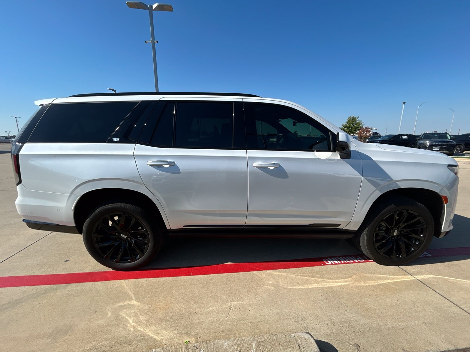 Used 2024 Cadillac Escalade Sport Platinum w/ LPO, ONYX Package AWD/4WD image 8
