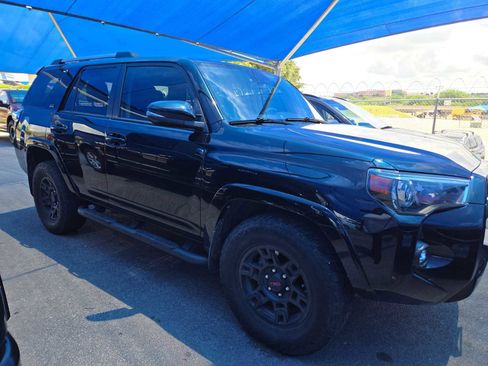 Used 2022 Toyota 4Runner SR5 Premium w/ Moonroof Package RWD image 2
