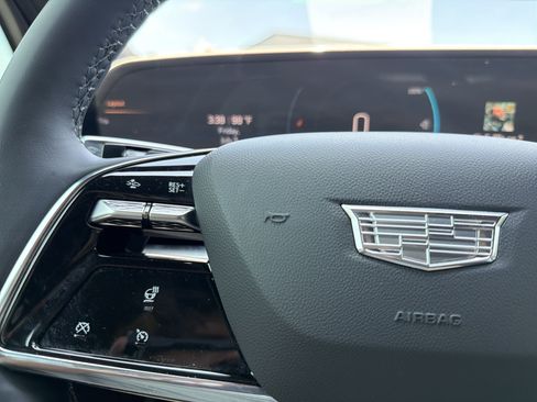 Certified 2024 Cadillac Lyriq Luxury AWD/4WD image 29