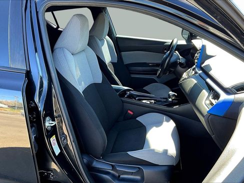 Used 2019 Toyota C-HR XLE image 7