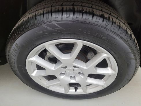 Used 2021 Jeep Renegade Latitude w/ Luxury Group I image 31