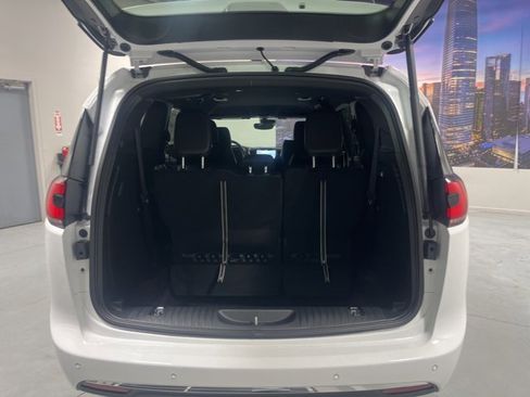 New 2026 Chrysler Pacifica Select image 28