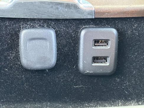 Used 2017 Cadillac Escalade Luxury image 26