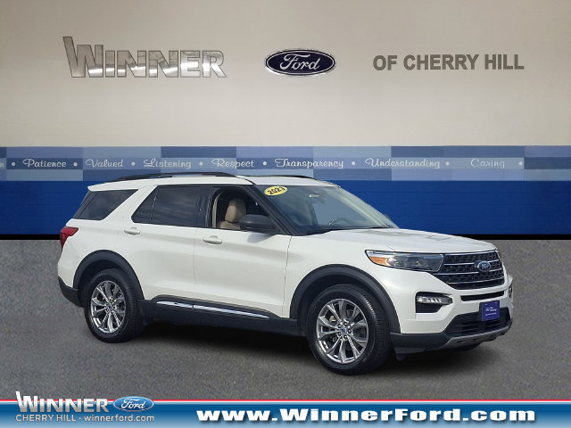 Certified 2023 Ford Explorer XLT w/ Equipment Group 202A AWD/4WD image 1