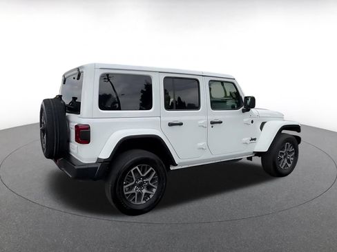 Used 2025 Jeep Wrangler Unlimited Sahara AWD/4WD image 15