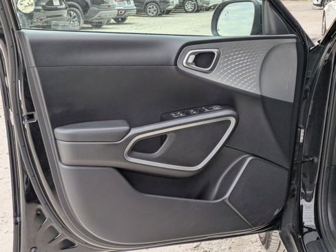 Used 2023 Kia Soul LX w/ Option Group 015 image 2