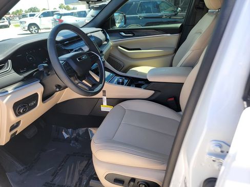 Used 2026 Jeep Grand Cherokee Limited w/ Luxury Tech Group II RWD image 11