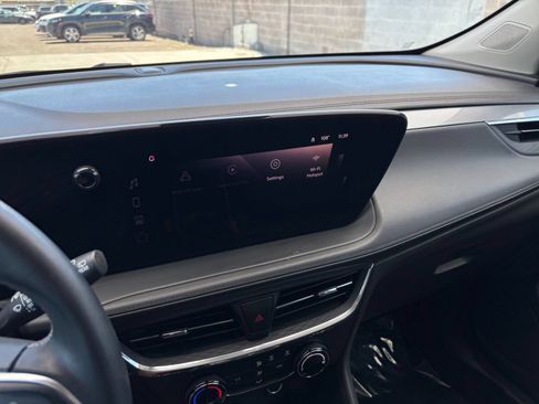 Used 2025 Buick Encore GX Preferred AWD/4WD image 17