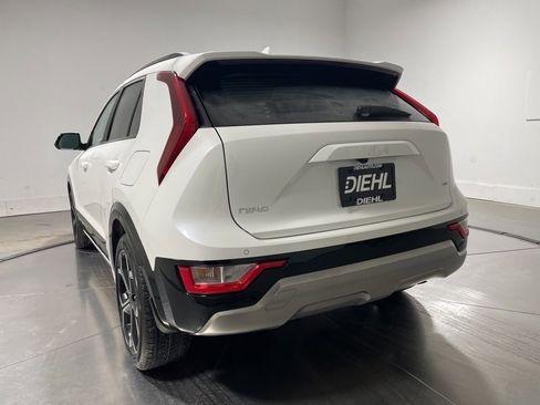 Used 2024 Kia Niro EX Touring image 5