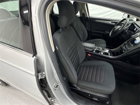 Used 2017 Ford Fusion SE w/ Fusion SE Technology Package image 26
