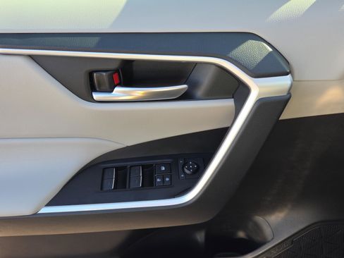 Certified 2025 Toyota RAV4 XLE FWD image 17