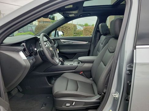 Used 2025 Cadillac XT6 Luxury image 6