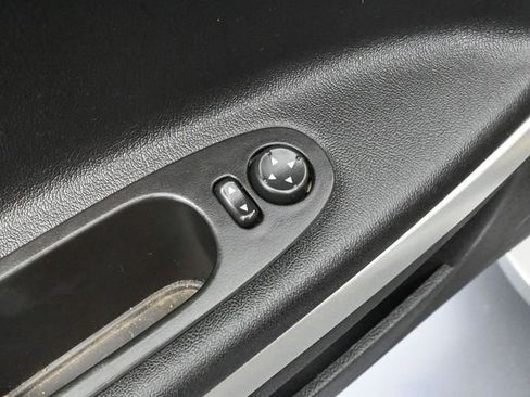 Used 2008 Chevrolet HHR LS image 18