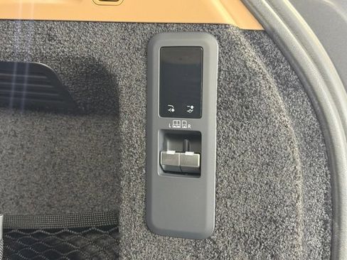 Used 2026 Land Rover Range Rover SE AWD/4WD image 18