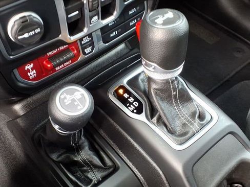 Used 2025 Jeep Wrangler Unlimited Rubicon 4xe AWD/4WD image 22
